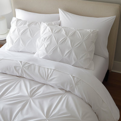 Pinch Pleated Down Alternative Comforter with 2 Pillow Shams 600 Thread Count